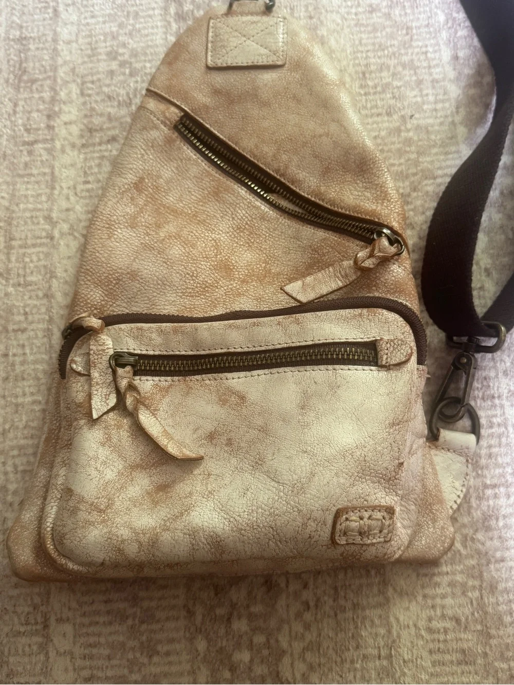 BED STÜ LEATHER SLING BAG